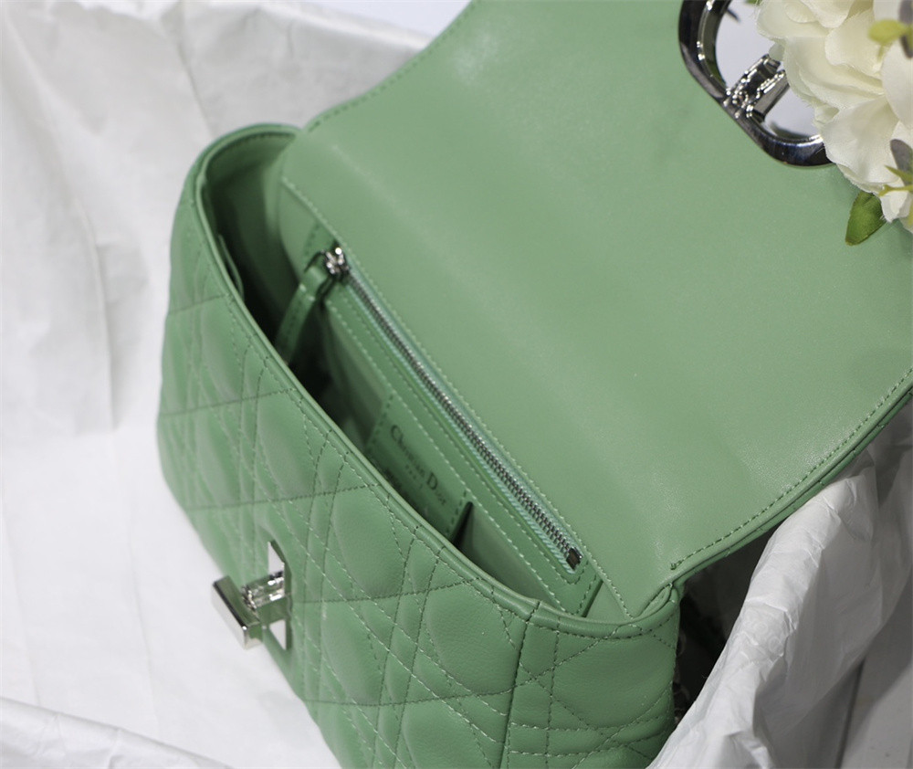 SMALL D*0r CARO BAG gREEN S*pple Cannage Calfskin With Silver Hardware 20 x 12 x 7 cm