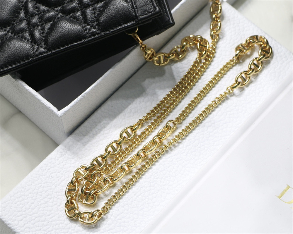 D*0r CARO ZIPPED POUCH WITH CHAIN Black S*pple Cannage Calfskin 19 x 14 x 4.5 cm