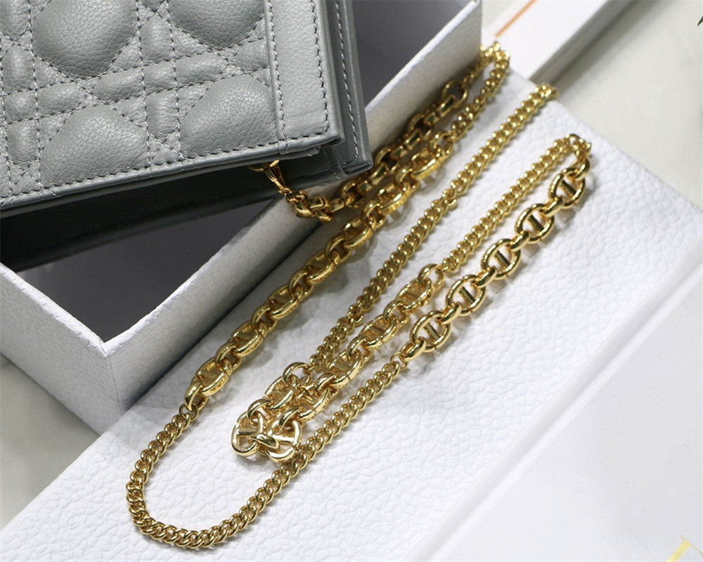 D*0r CARO ZIPPED POUCH WITH CHAIN Grey S*pple Cannage Calfskin 19 x 14 x 4.5 cm