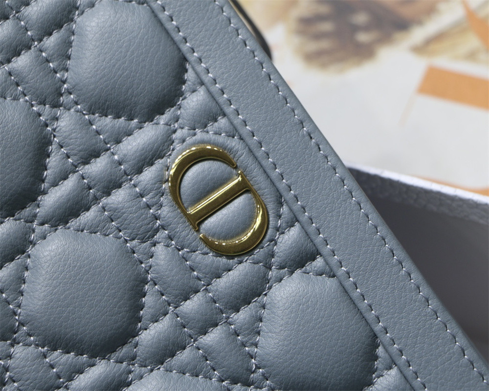 D*0r CARO ZIPPED POUCH WITH CHAIN Blue S*pple Cannage Calfskin 19 x 14 x 4.5 cm