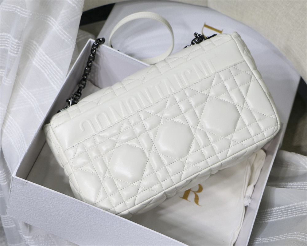 LARGE D*0r CARO BAG Ivory S*pple Cannage Calfskin With Silver Hardware 29 x 18 x 10 cm