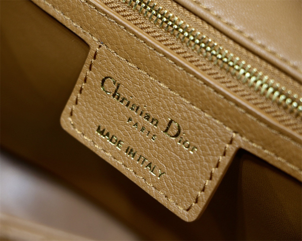 MEDIUM D*0r CARO BAG Caramel S*pple Cannage Calfskin 25.5 x 15.5 x 8 cm