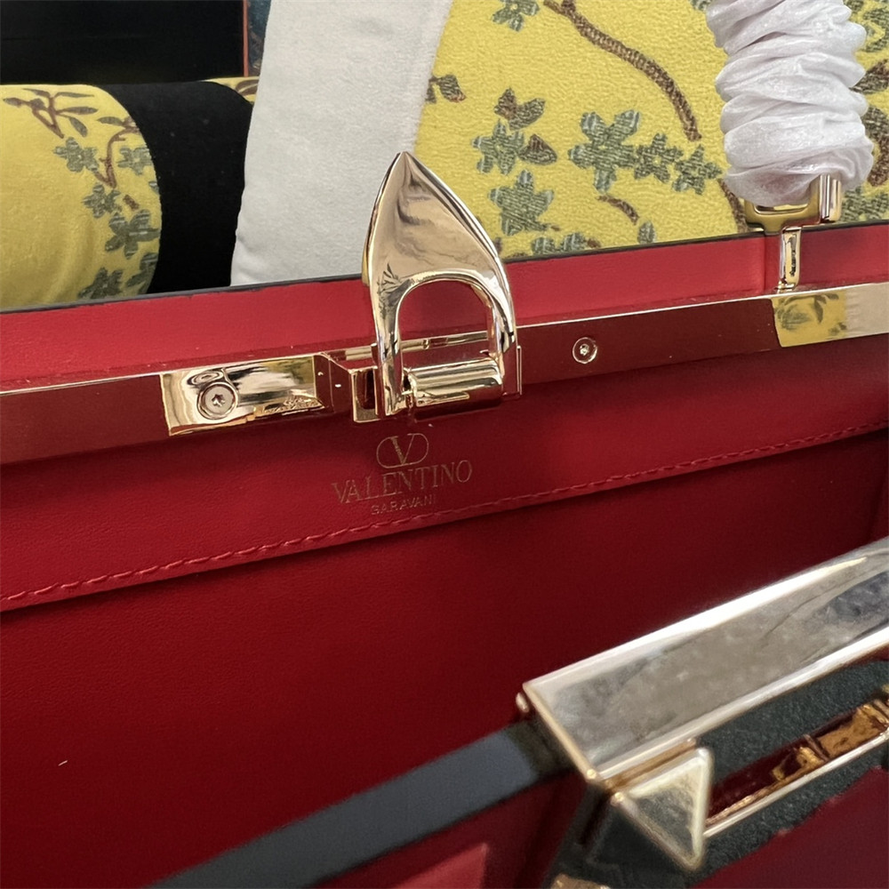 va*t*no GARAVANI ROCKSTUD23 smooth calfskin handbag Red