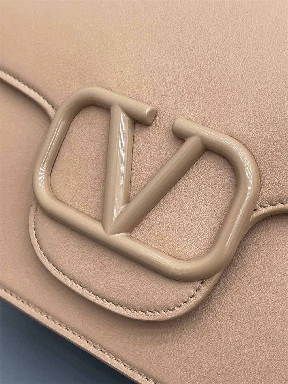 va*t*no GARAVANI LOCÒ CALFSKIN SHOULDER SMALL BAG ROSE CANNELLE 22 x 16  x 7 cm