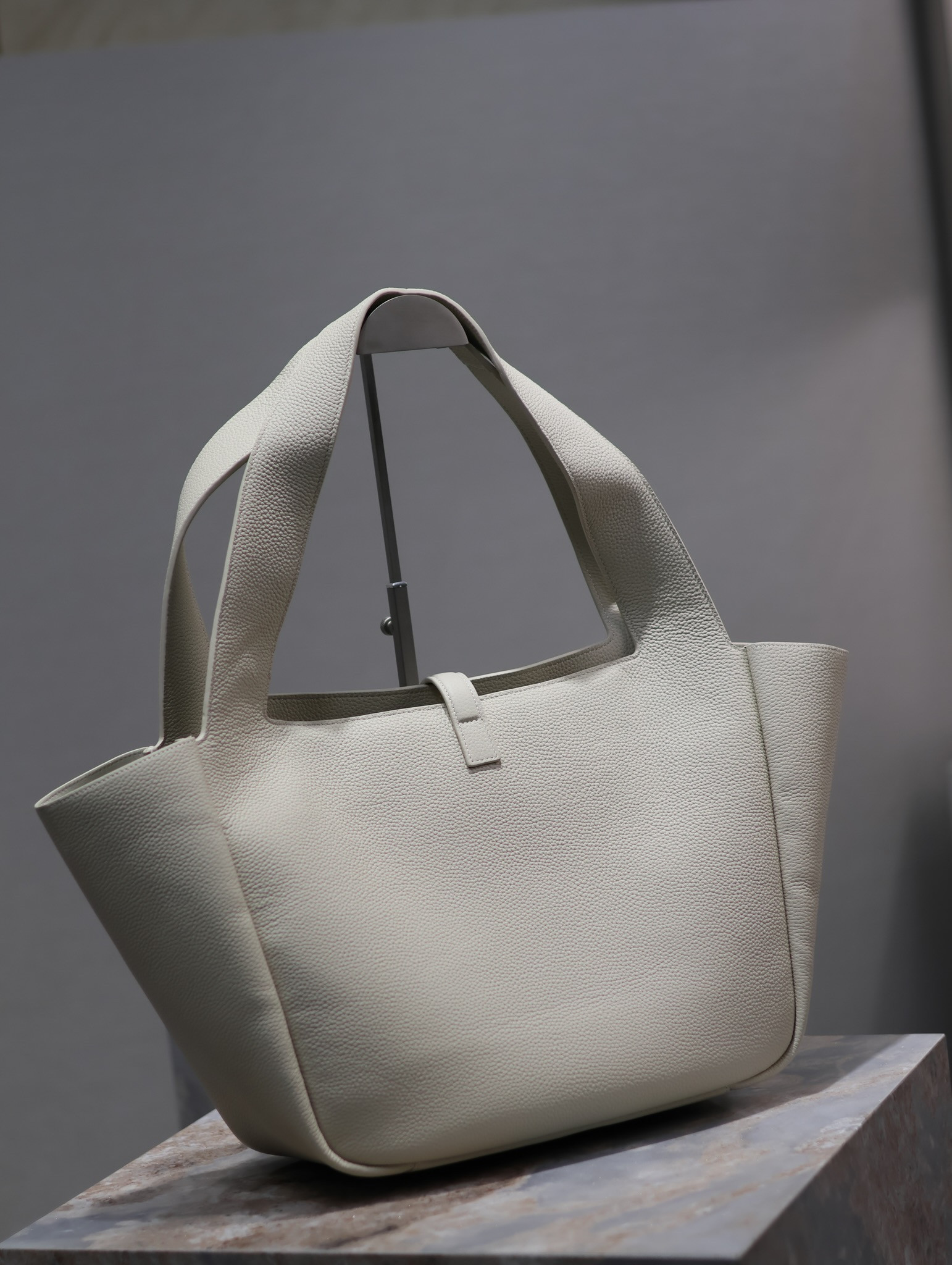 Y*L BEA IN GRAINED LEATHER White