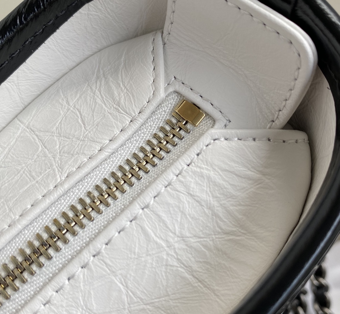 Ch*el Gabrielle SMALL WHITE 20 x 15 x 8cm