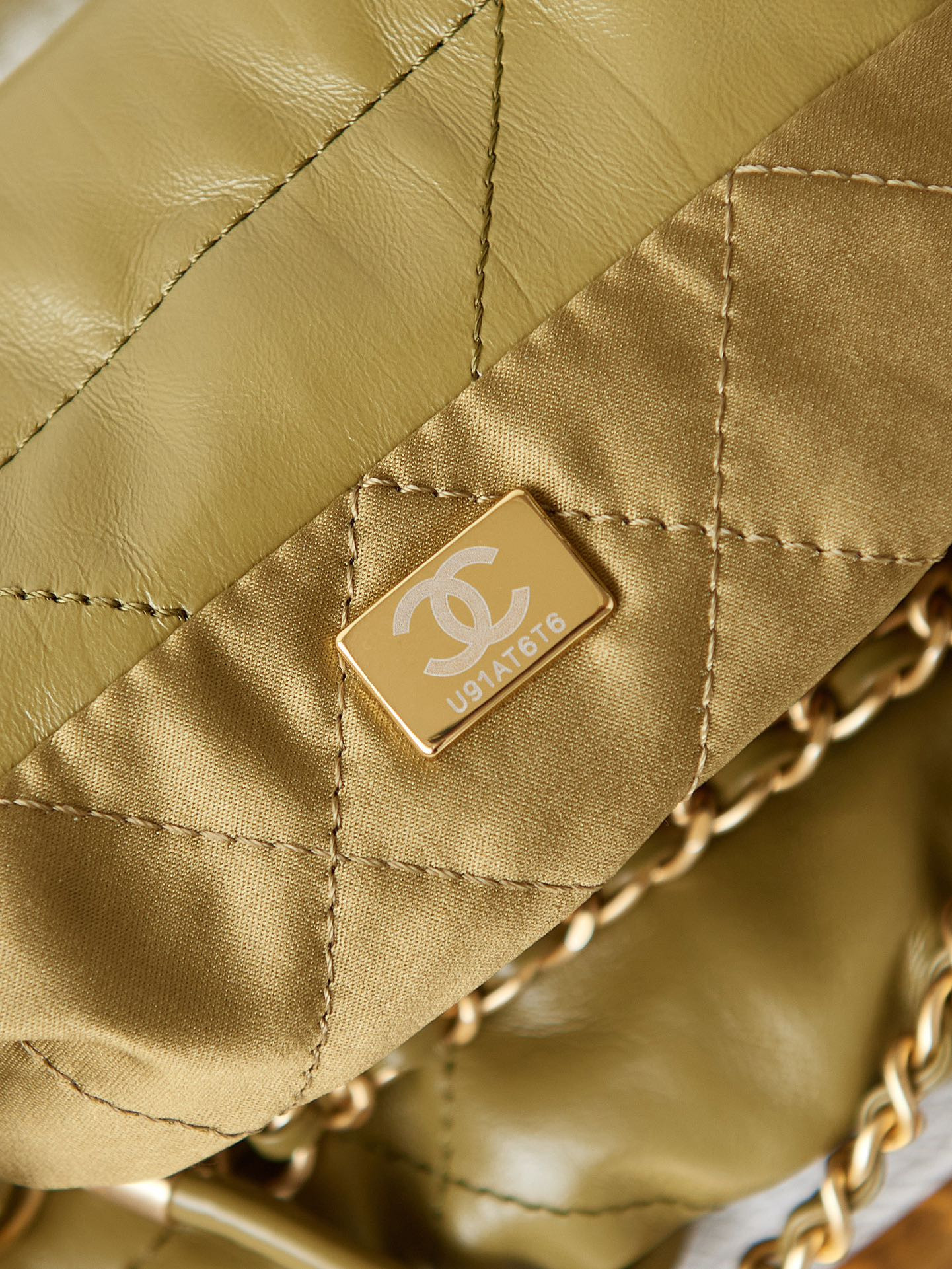 Ch*el 22 MINI HANDBAG Shiny Calfskin GREEN 7.8 × 7.4 × 2.3 in