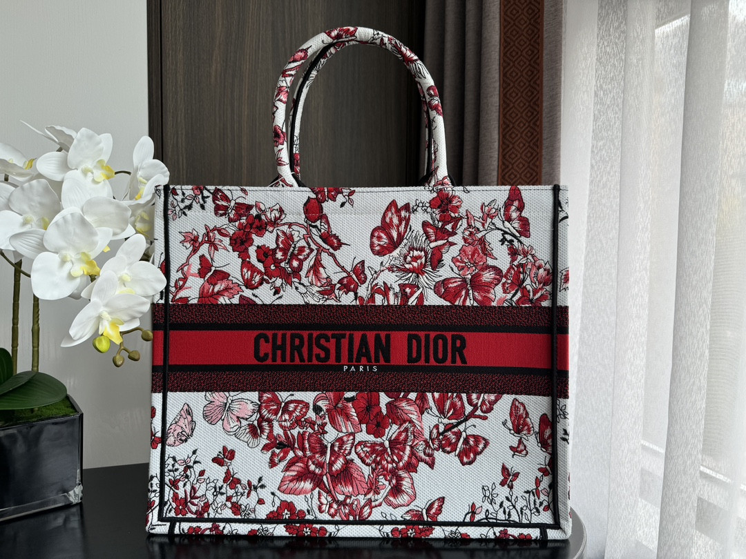 Large D*0r BOOK TOTE WHITE AND RED LE CŒUR DES PAPILLONS EMBROIDERY 16.5 x 14 x 7.5 inches