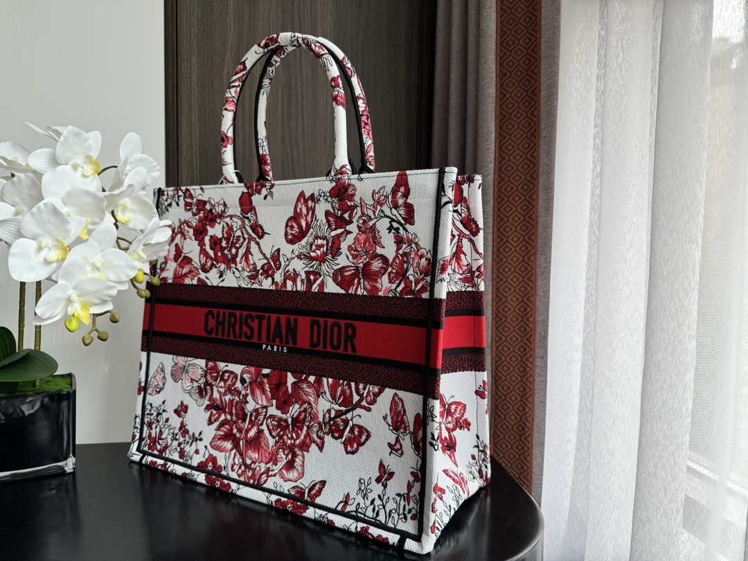 Large D*0r BOOK TOTE WHITE AND RED LE CŒUR DES PAPILLONS EMBROIDERY 16.5 x 14 x 7.5 inches