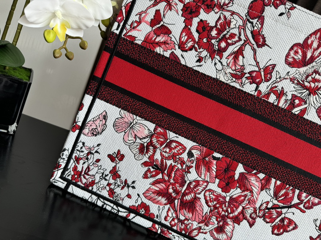 Large D*0r BOOK TOTE WHITE AND RED LE CŒUR DES PAPILLONS EMBROIDERY 16.5 x 14 x 7.5 inches