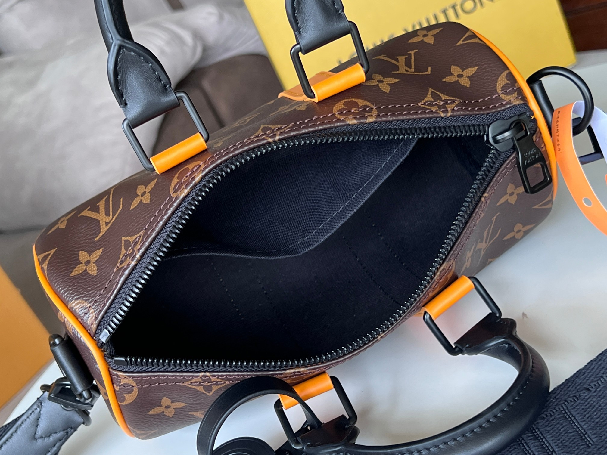 L0*is V*t0n Keepall Bandoulière 25 M46687 9.8 x 5.9 x 4.3 inches