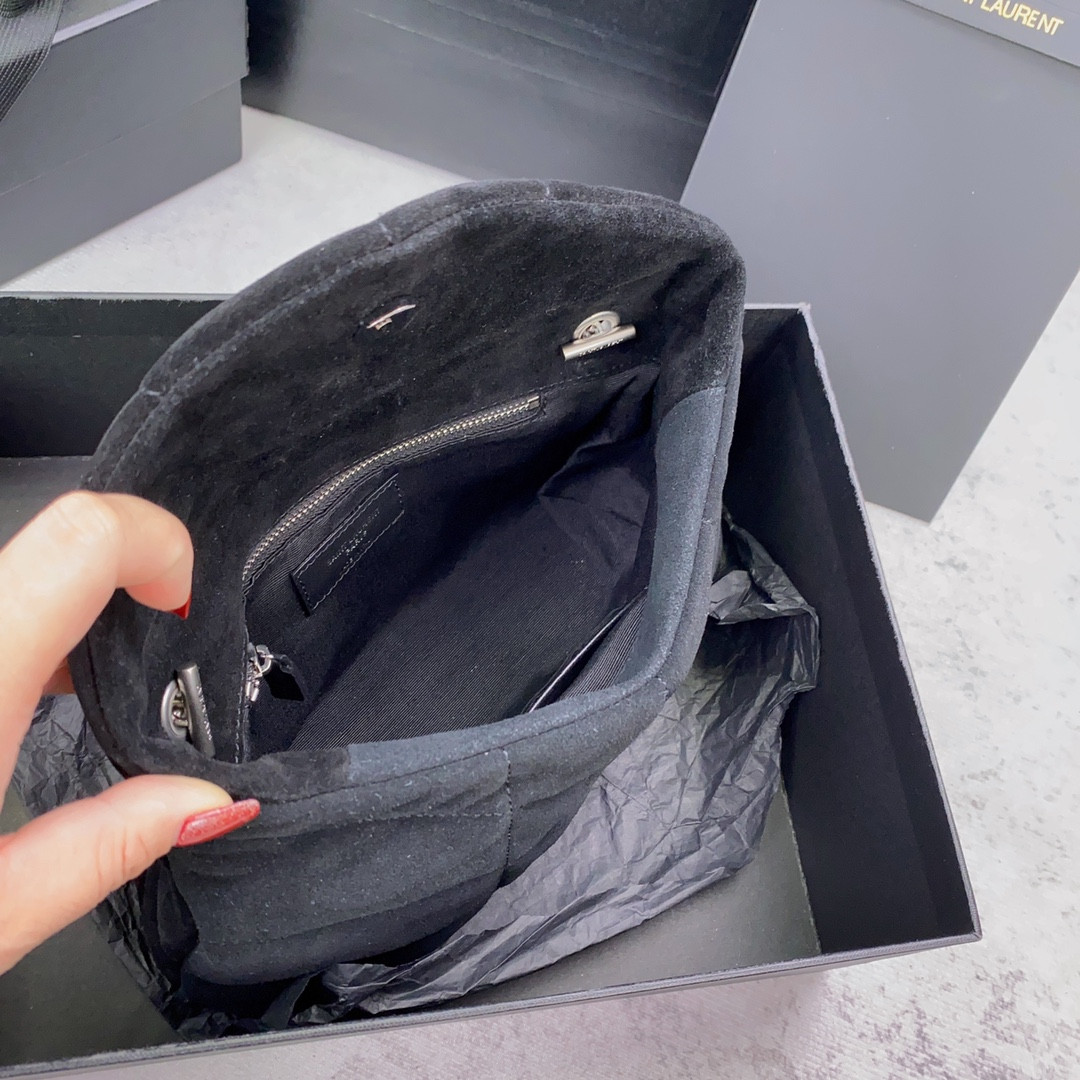 Y*L PUFFER IN SUEDE BLACK 23 X 15.5 X 5.8 CM