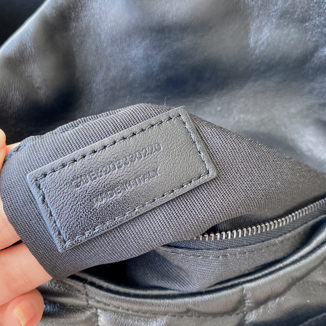 Y*L PUFFER IN LEATHER NAVY 23 X 15.5 X 5.8 CM