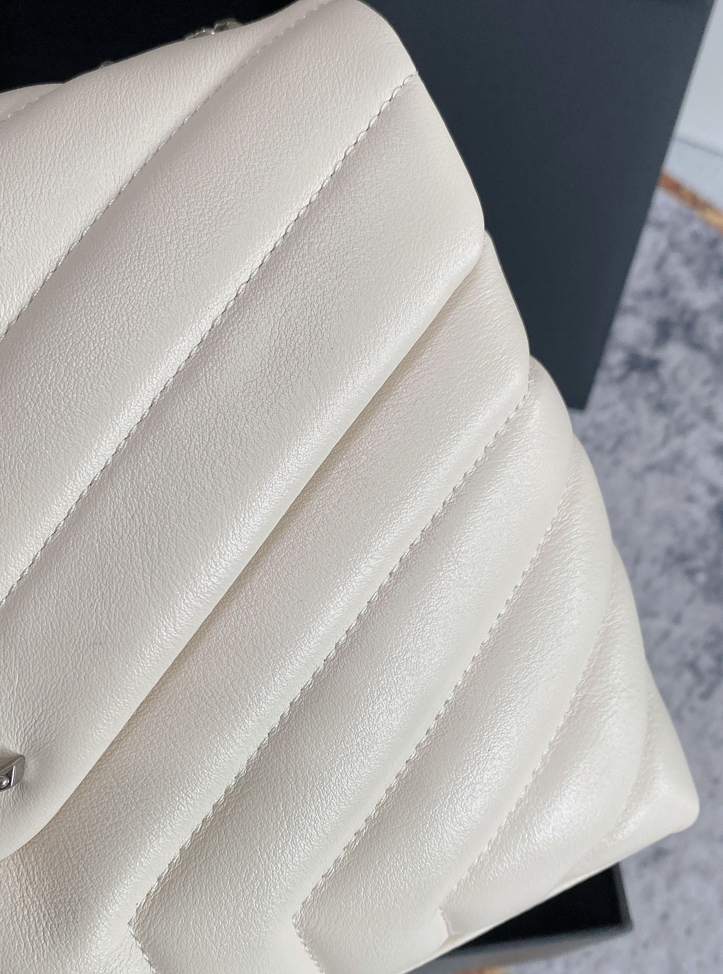 Y*L LOULOU SMALL IN QUILTED LEATHER WHITE 9 X 6.1 X 3.3 INCHES