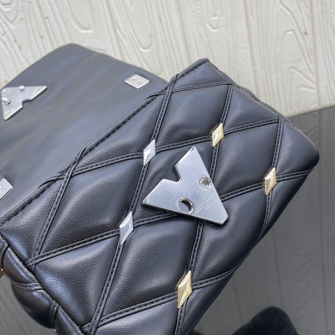 L0*is V*t0n M24246 Pico GO-14 5.9 x 3.9 x 2.6 inches