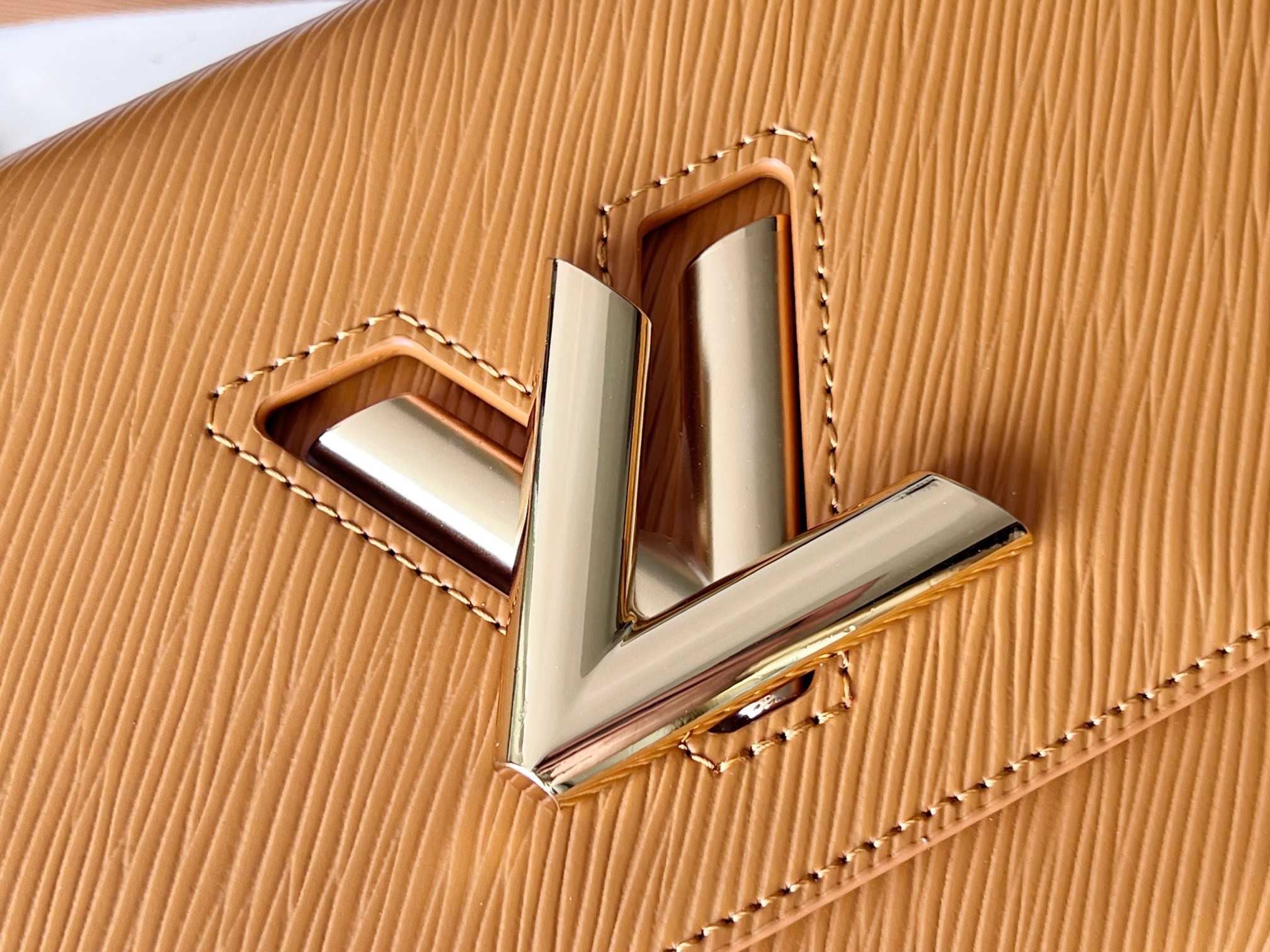 L0*is V*t0n M59686 GO-14 MM 9.1 x 6.3 x 3.9 inches