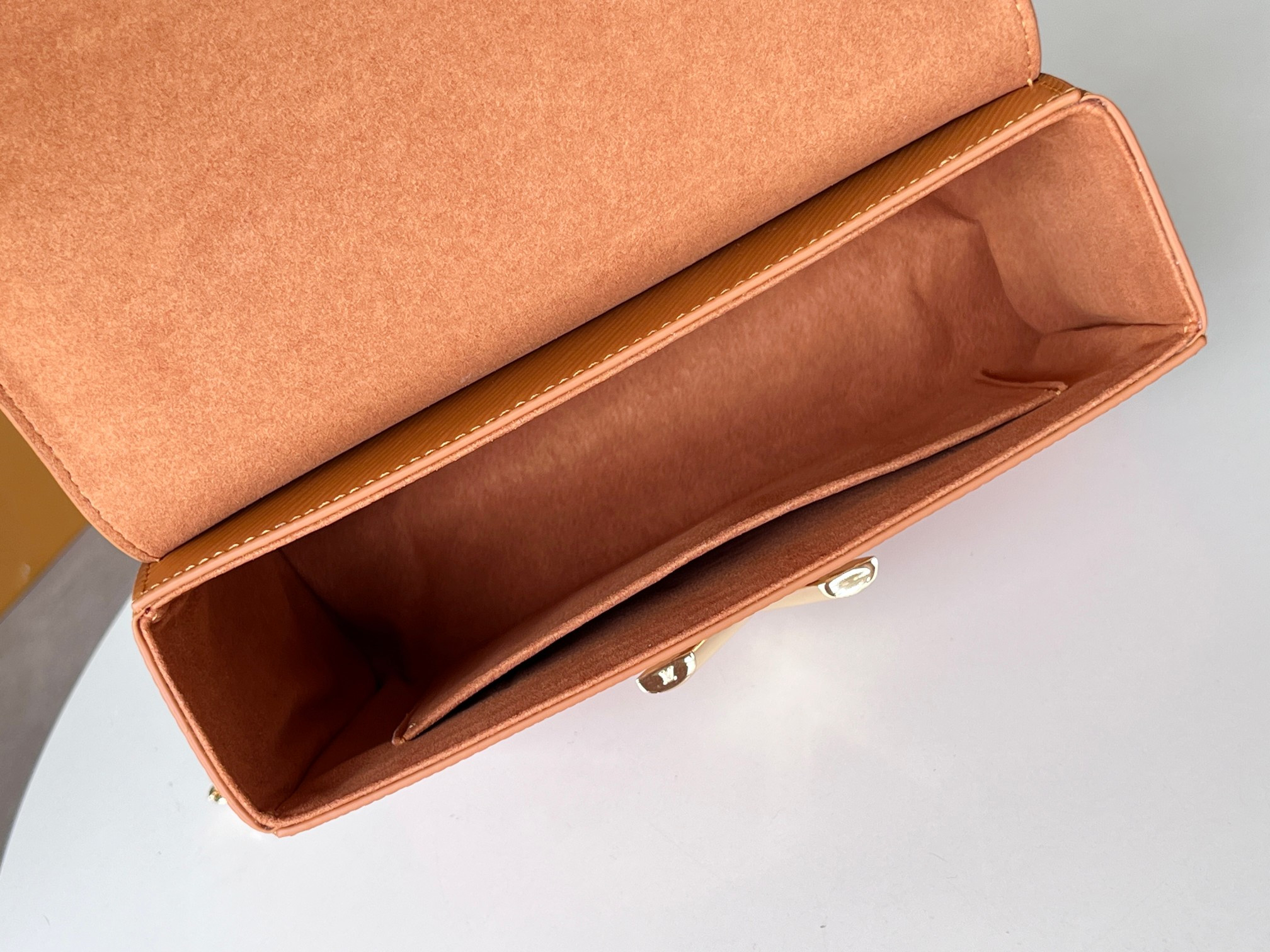 L0*is V*t0n M59686 GO-14 MM 9.1 x 6.3 x 3.9 inches