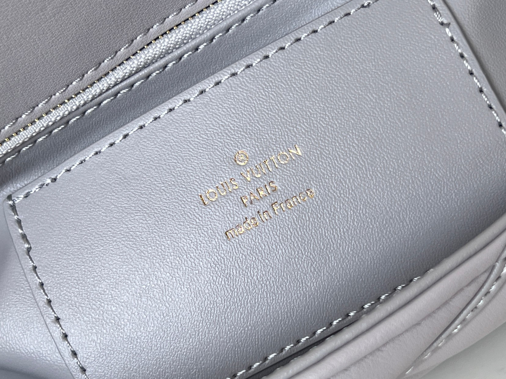 L0*is V*t0n M22895 GO-14 MM Gray 9.1 x 6.3 x 3.9 inches