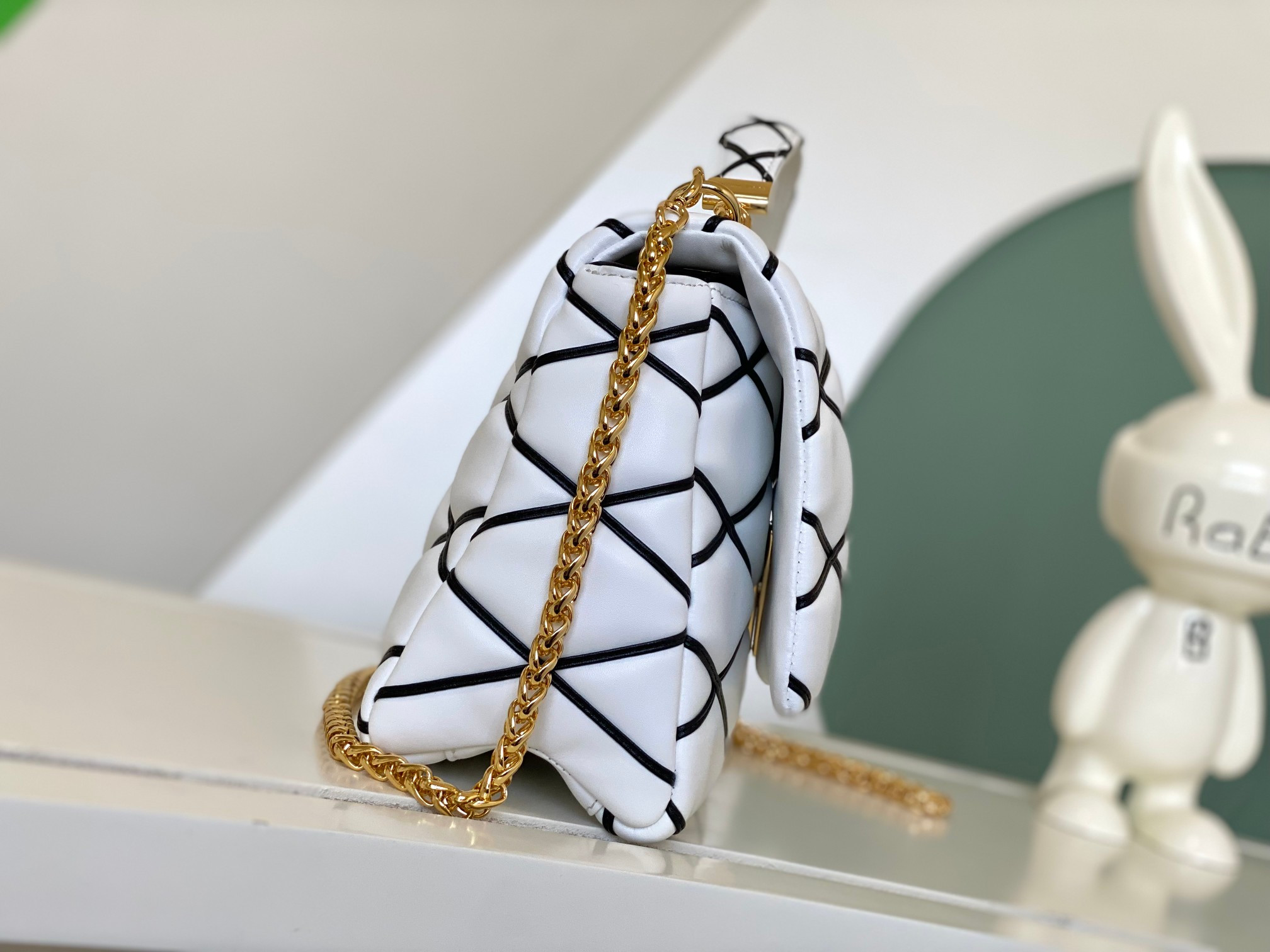 L0*is V*t0n GO-14 GM WHITE 12.2 x 7.7 x 4.3 inches