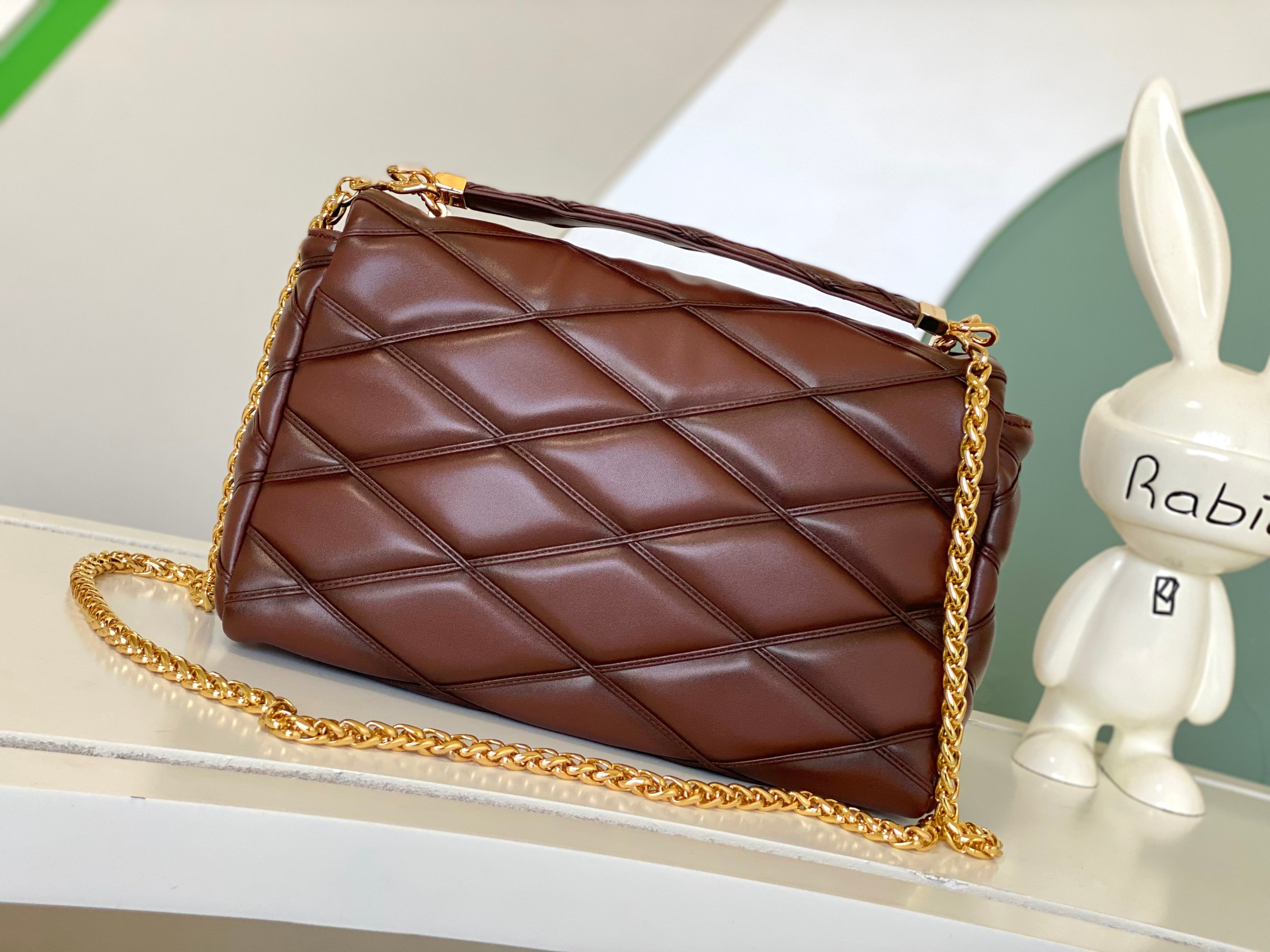 L0*is V*t0n GO-14 GM red 12.2 x 7.7 x 4.3 inches