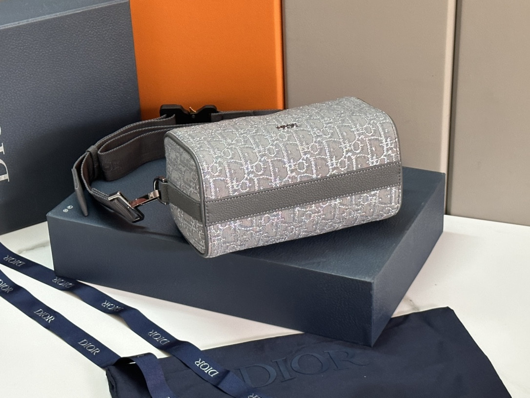 D*0r Lingot Toiletry Bag gray white Oblique Mirage Technical Fabric 8.5 x 5 x 4 inches