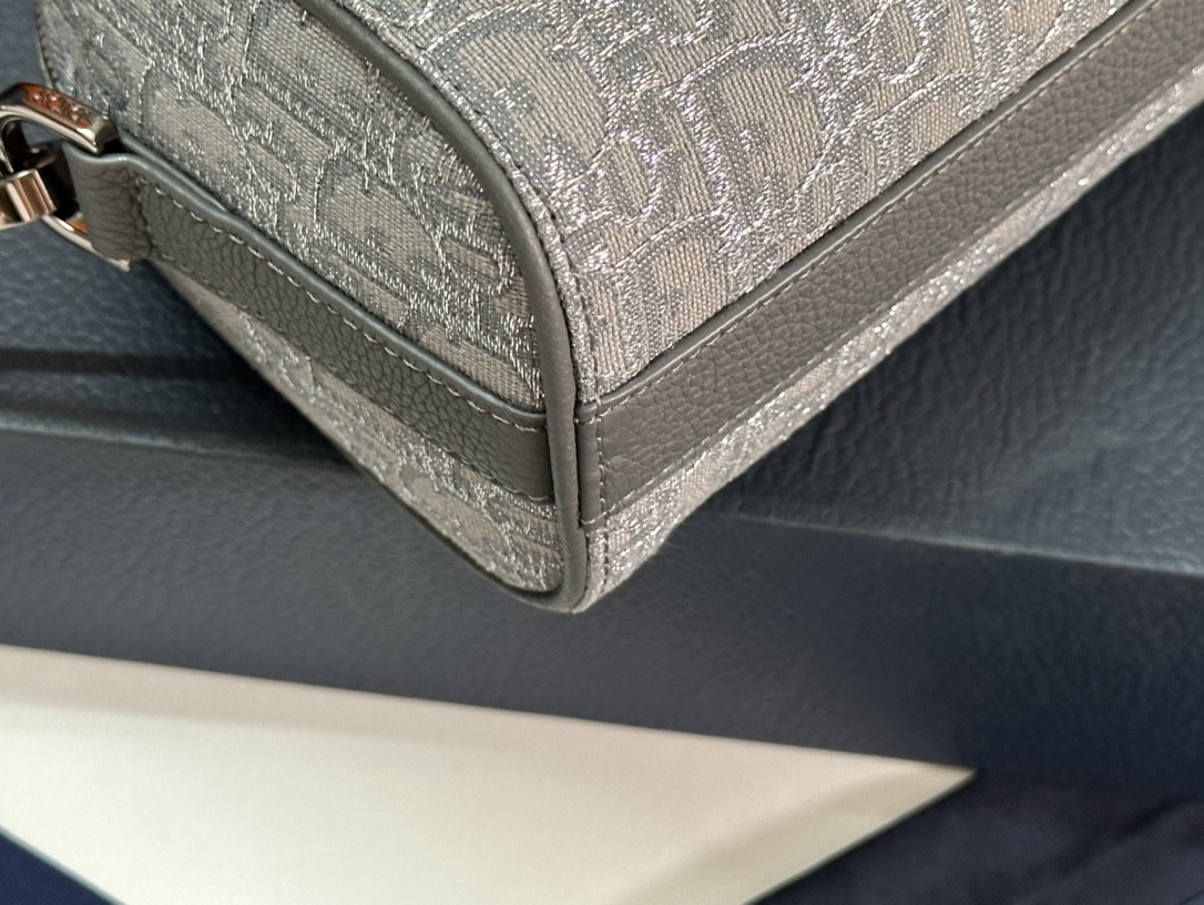 D*0r Lingot Toiletry Bag gray white Oblique Mirage Technical Fabric 8.5 x 5 x 4 inches