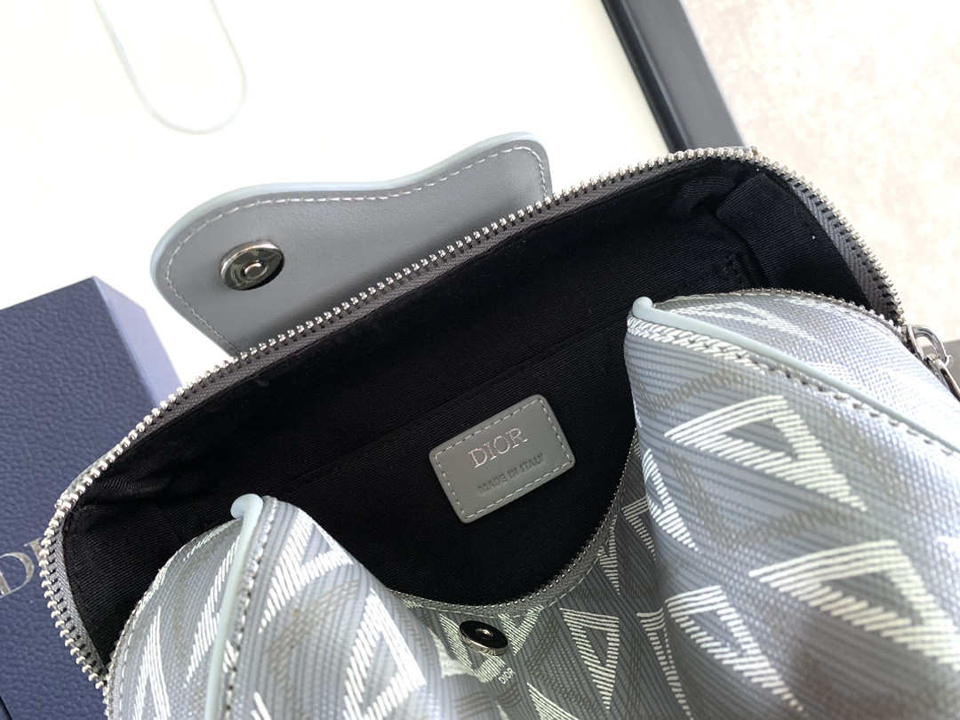 D*0r Lingot Toiletry Bag Gray Mirage Technical Fabric 8.5 x 5 x 4 inches