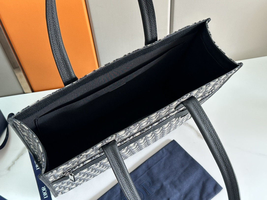 D*0r Safari Tote Bag Blue D*0r Oblique Jacquard and Grained Calfskin 15.5 x 14 x 4.5 inches