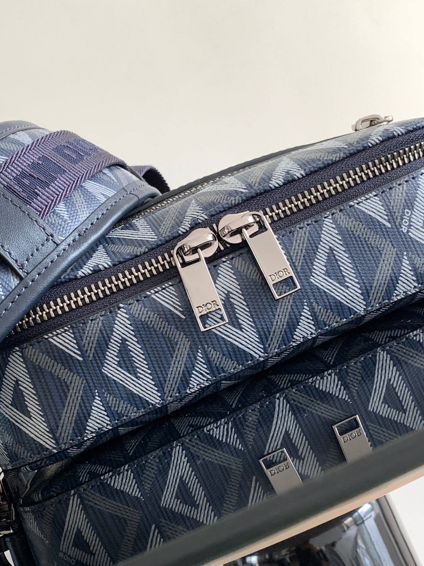 D*0r Safari Bag with Strap Blue white 8.5 x 6 x 2.5 inches