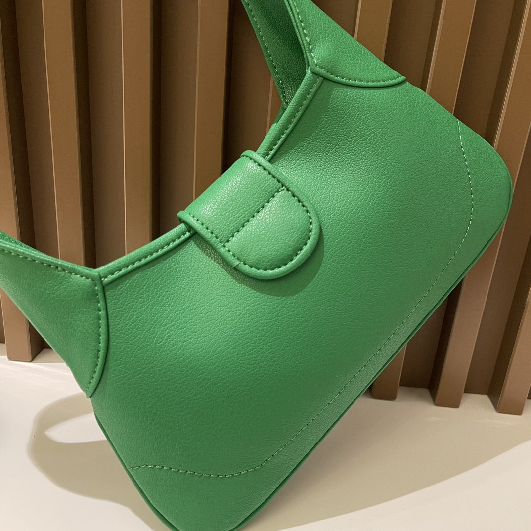 G*u*i APHRODITE SHOULDER BAG GREEN 27 X 13.5 X 2 cm