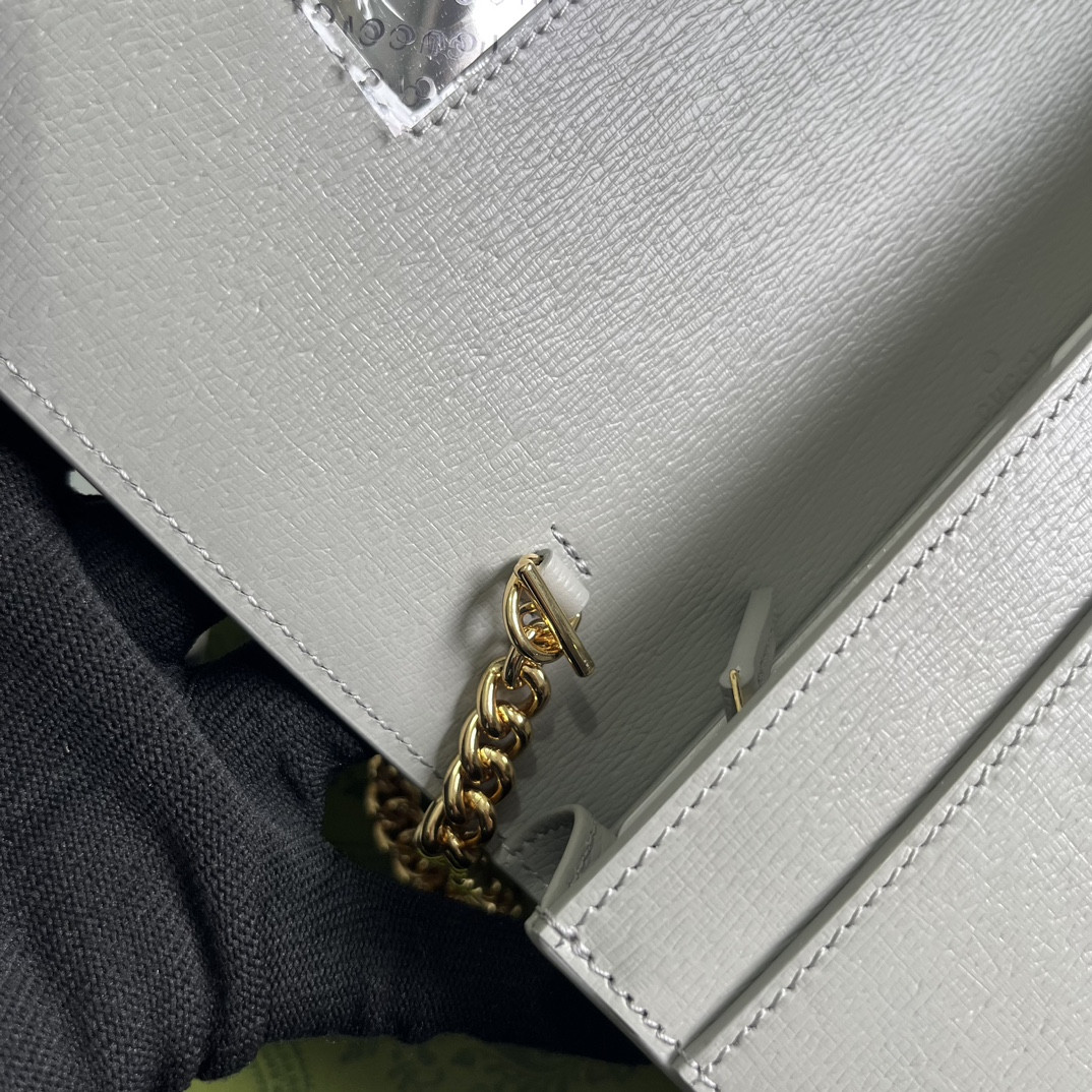 CHAIN WALLET WITH G*u*i SCRIPT LIGHT GREY 7.8"W x 5"H x 1.6"D