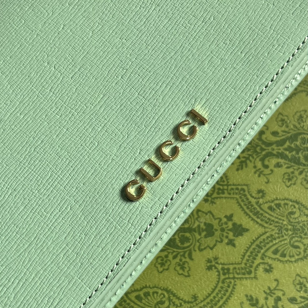 CHAIN WALLET WITH G*u*i SCRIPT GREEN 7.8"W x 5"H x 1.6"D