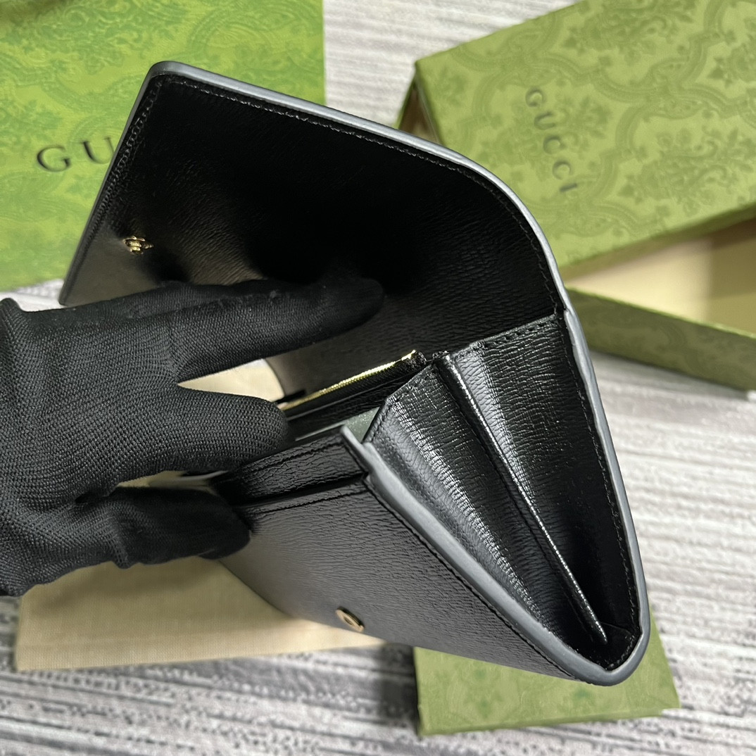 CONTINENTAL WALLET WITH G*u*i SCRIPT  7.5"W x 4"H x 1.4"D