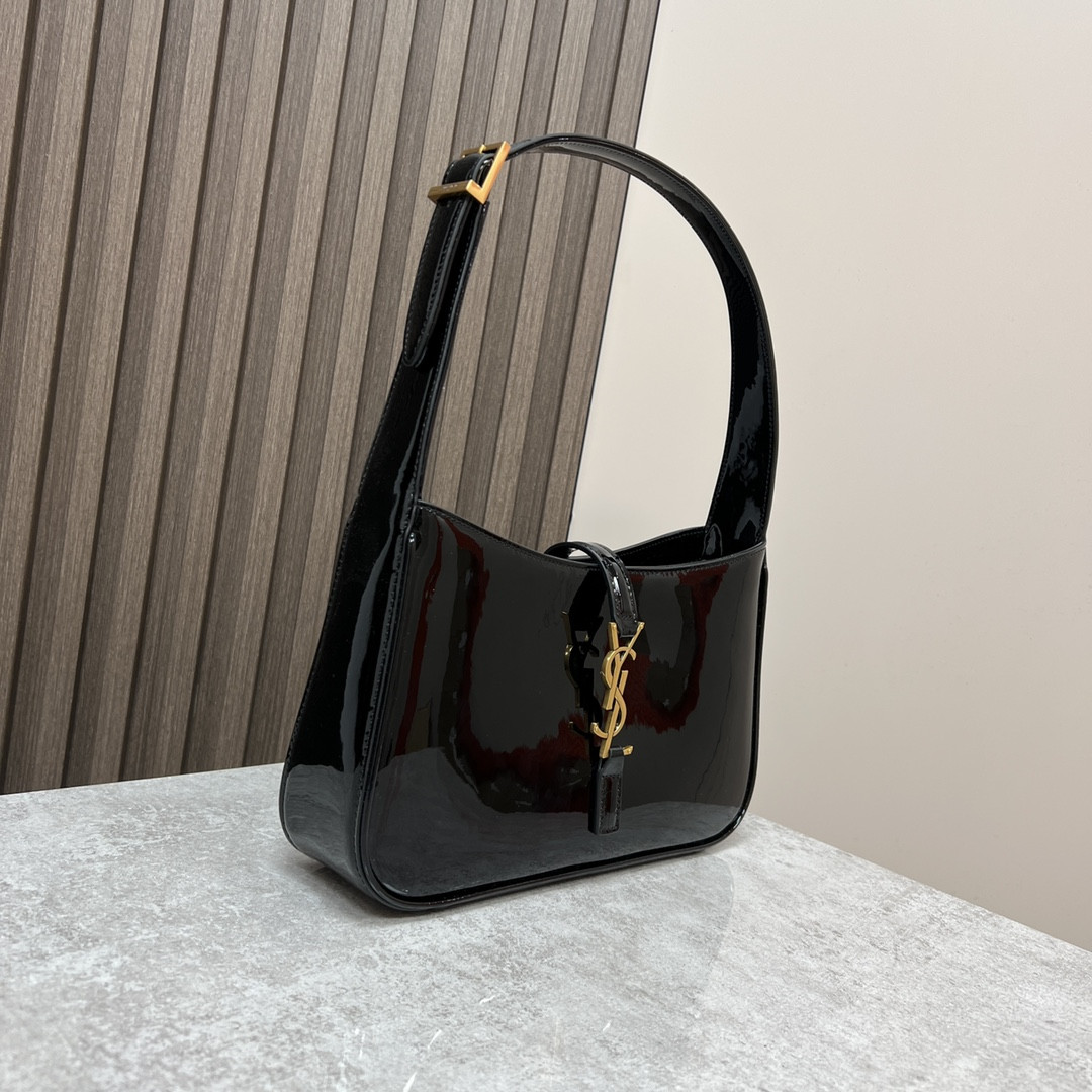 Y*L LE 5 À 7 IN SHINY LEATHER BLACK 9 X 6.3 X 2.5 INCHES