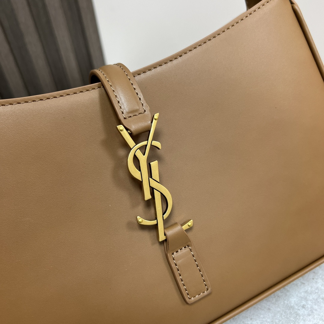 Y*L LE 5 À 7 IN SMOOTH LEATHER COFFEE 9 X 6.3 X 2.5 INCHES