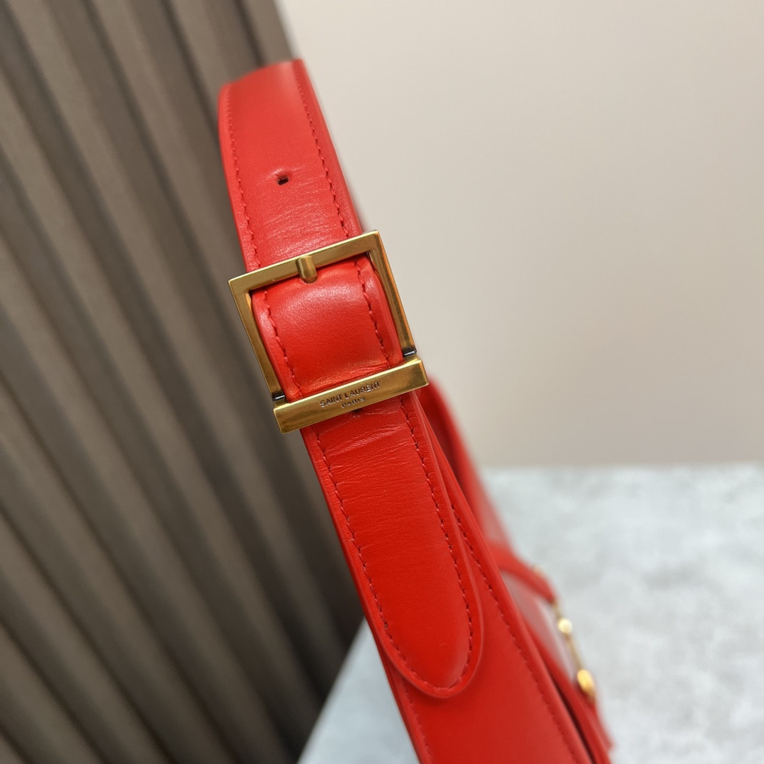 Y*L LE 5 À 7 IN SMOOTH LEATHER SHINY RED 9 X 6.3 X 2.5 INCHES