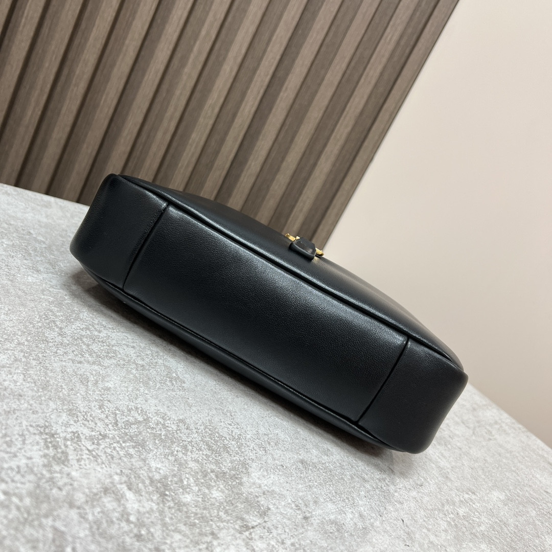 Y*L LE 5 À 7 IN SMOOTH LAMBSKIN black 9 X 6.3 X 2.5 INCHES