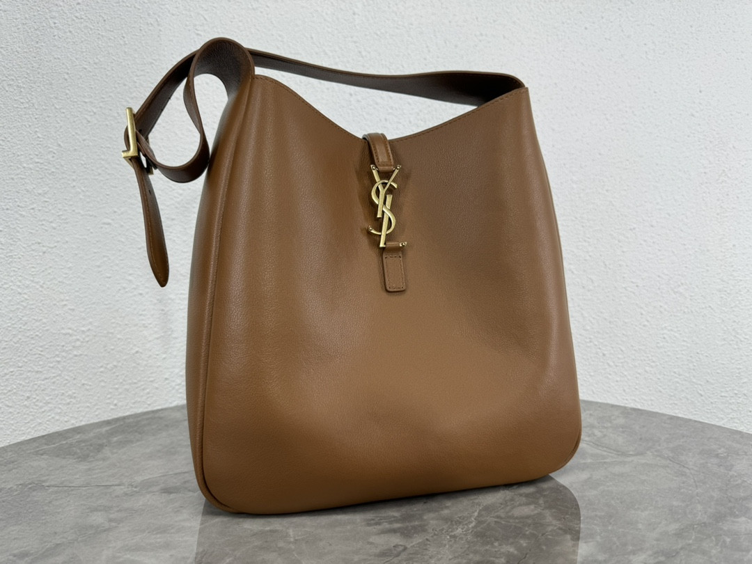 Y*L LE 5 À 7 S*pPLE LARGE IN SMOOTH LEATHER DUSTY GREY 11.8" X 11" X 4.3"