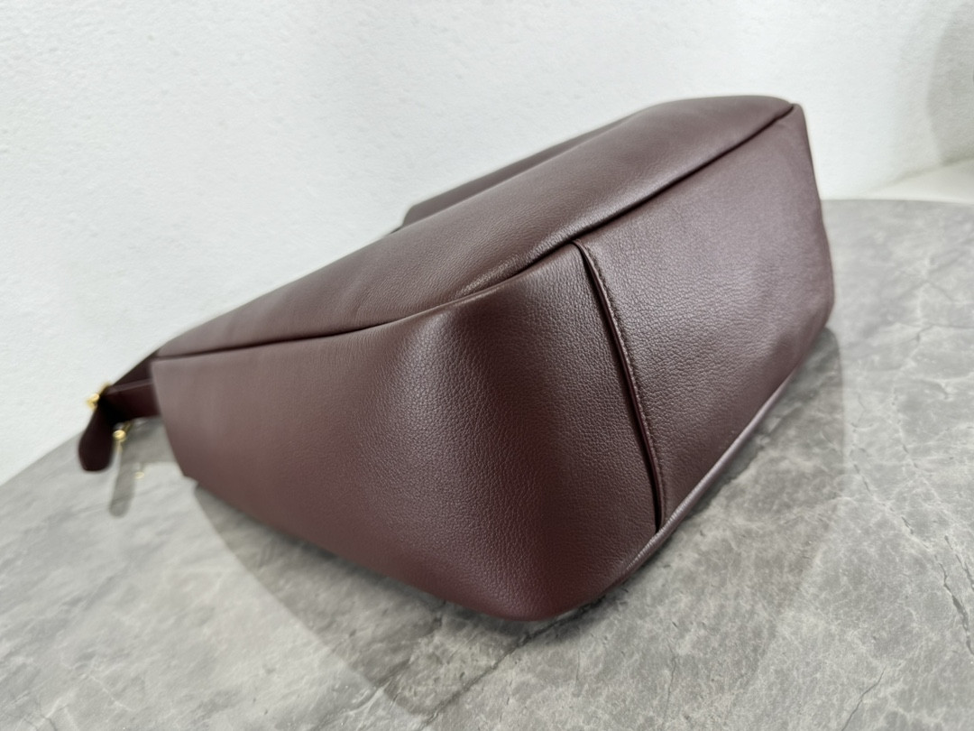 Y*L LE 5 À 7 S*pPLE LARGE IN SMOOTH LEATHER DARK RED 11.8" X 11" X 4.3"