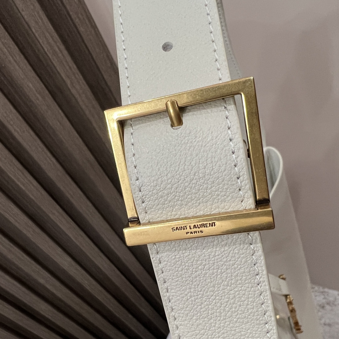 Y*L LE 5 À 7 S*pPLE LARGE IN SMOOTH LEATHER BLANC VINTAGE 11.8" X 11" X 4.3"