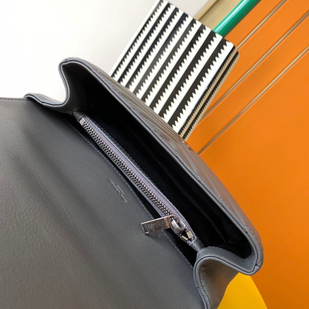 Y*L COLLEGE MEDIUM IN QUILTED LEATHER 9.4 X 6.6 X 2.5 INCHES