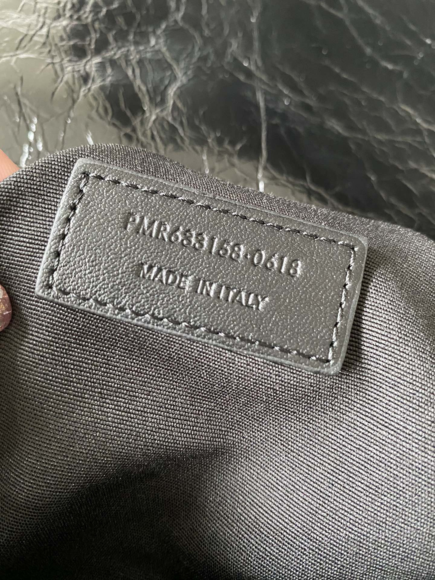 Y*L NIKI MEDIUM IN VINTAGE LEATHER ALL BLACK 11 X 7.8 X 3.3 INCHES