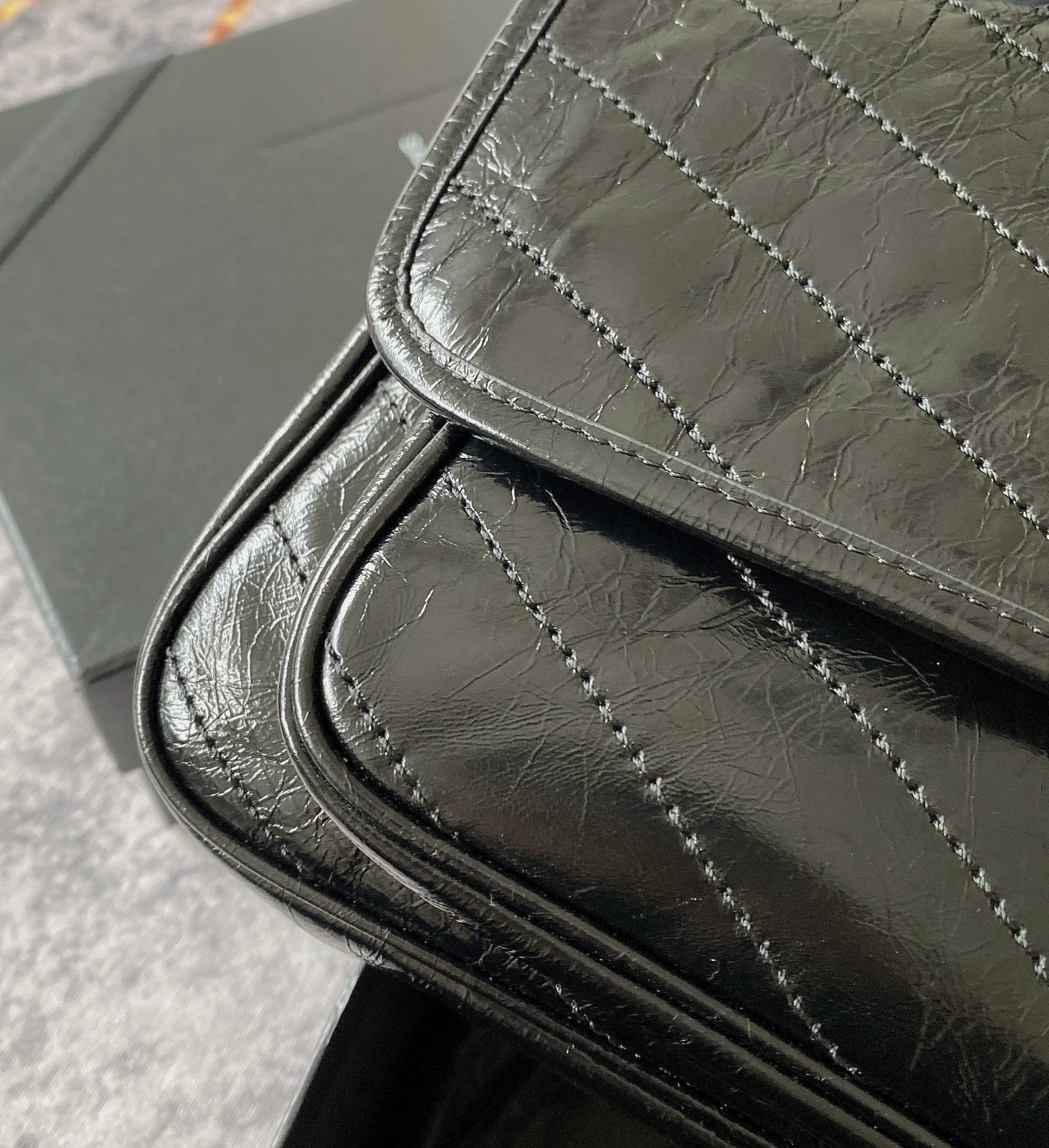 Y*L NIKI MEDIUM IN VINTAGE LEATHER ALL BLACK 11 X 7.8 X 3.3 INCHES