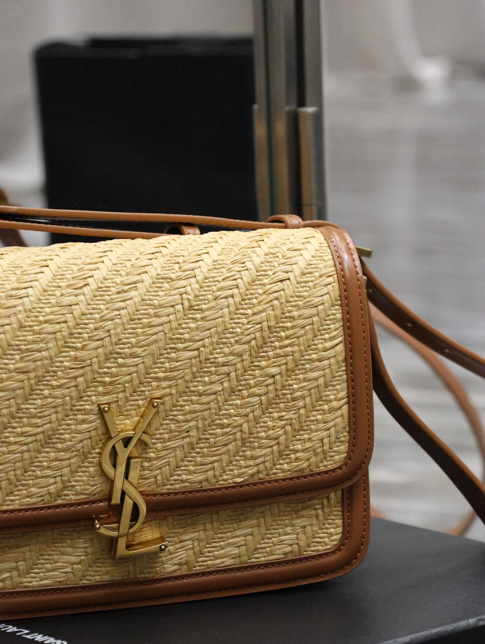 Y*L SOLFERINO MEDIUM SATCHEL IN RAFFIA AND VEGETABLE-TANNED LEATHER NATURAL SAND AND BRICK 9.8 X 6.7 X 2 INCHES