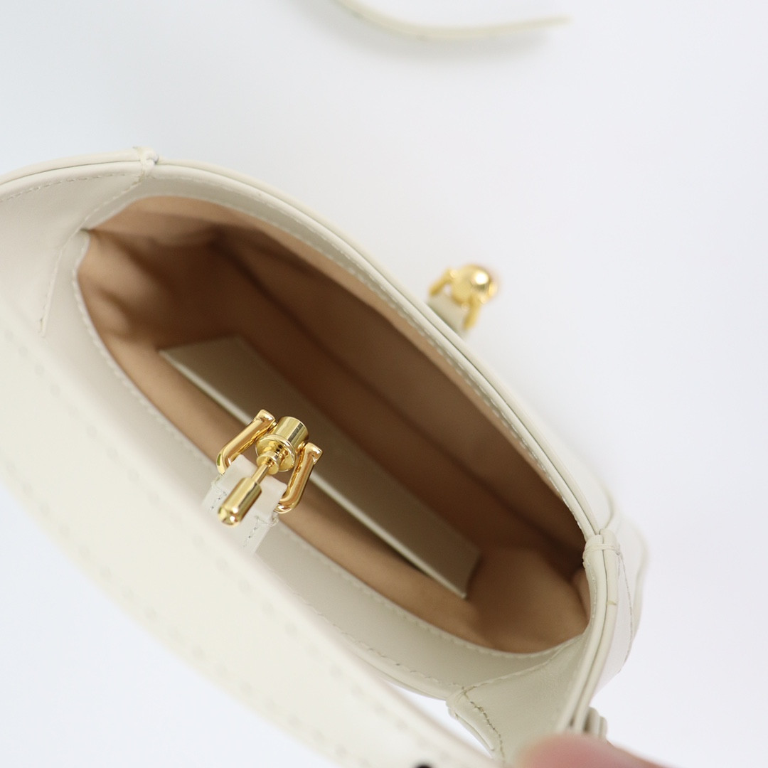 G*u*i JACKIE 1961 MINI SHOULDER BAG White 7.5"W x 5.1"H x 1.2"D