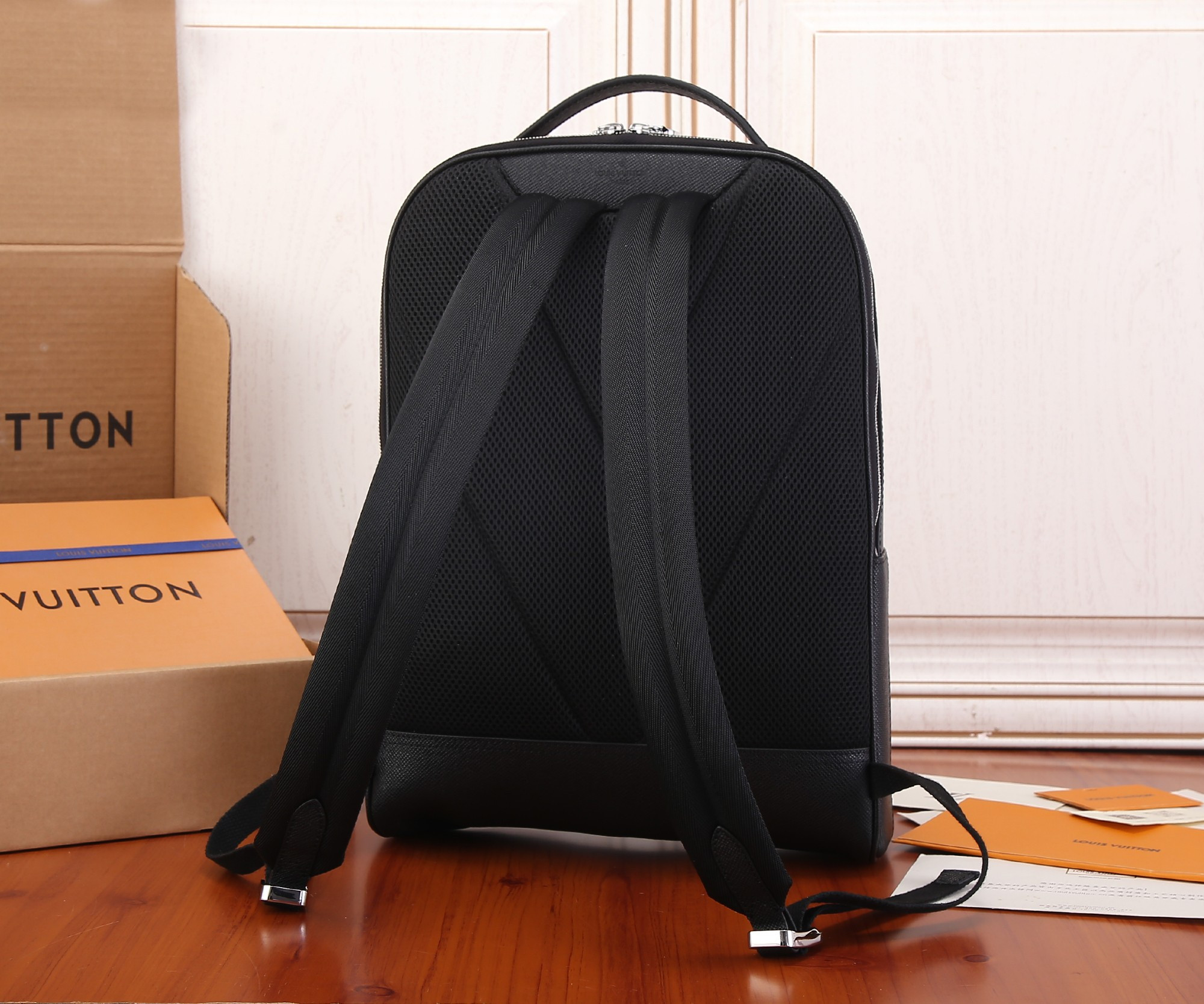 L0*is V*t0n M30977 Avenue Backpack 40 x 31 x 15 cm