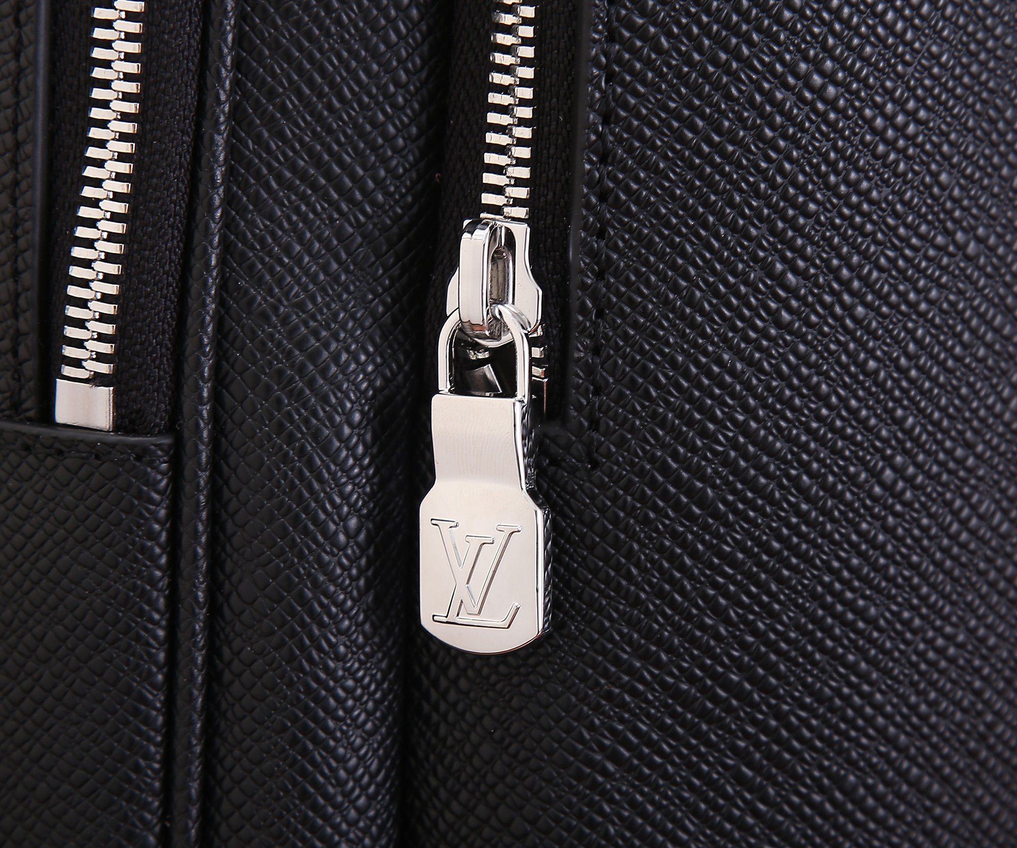 L0*is V*t0n M30977 Avenue Backpack 40 x 31 x 15 cm