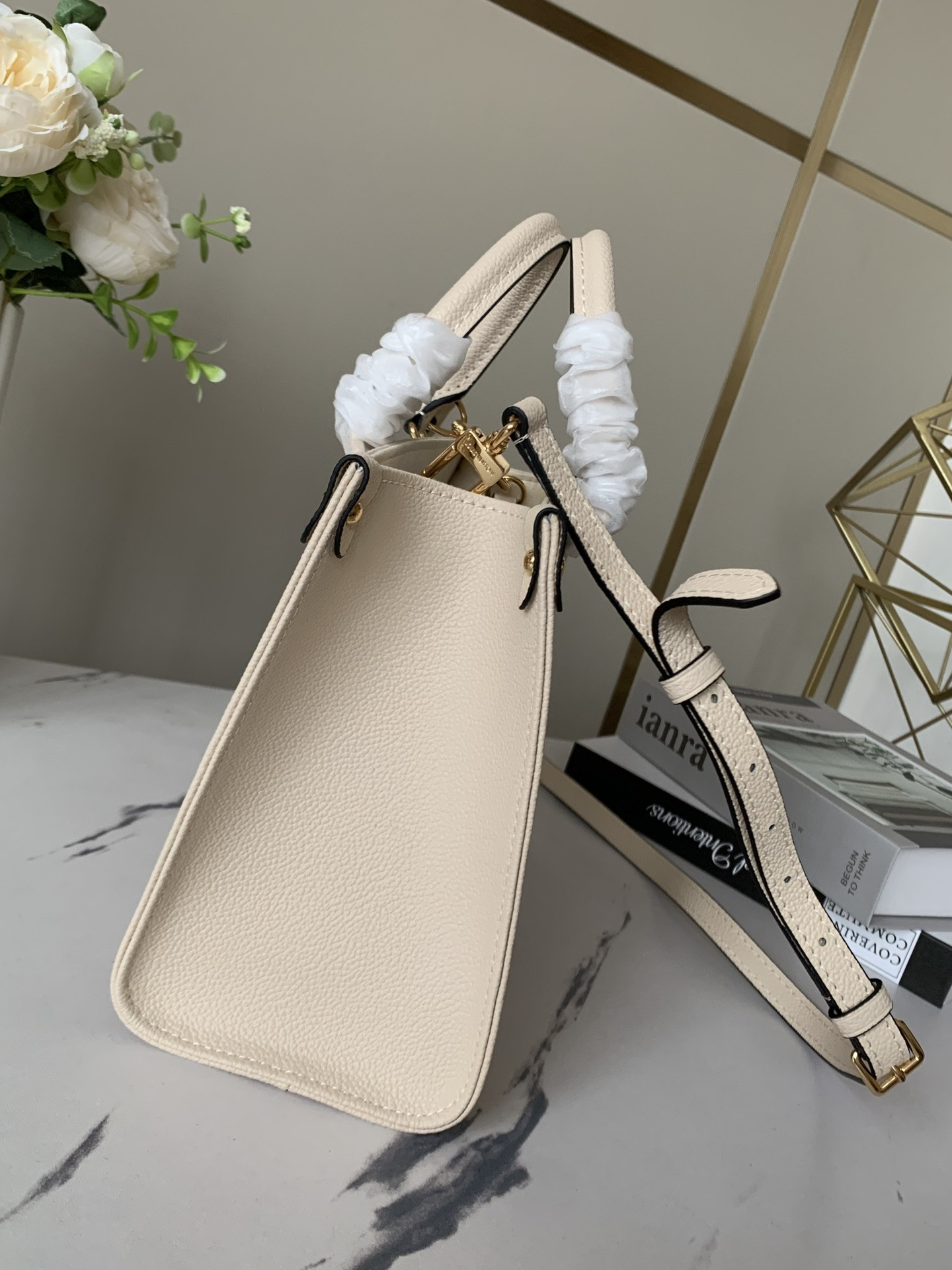 LV M45654 Onthego PM 9.8 x 7.5 x 4.5 inches