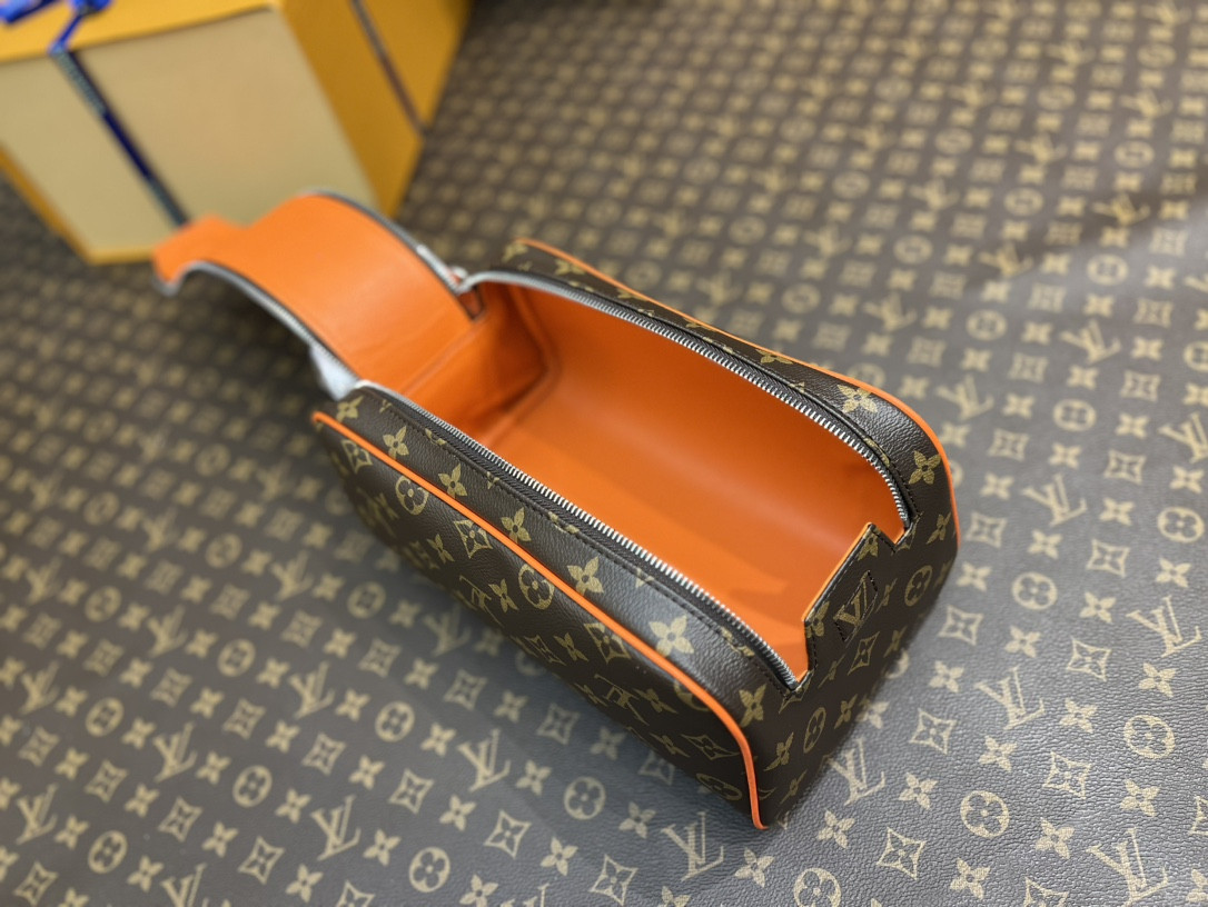 L0*is V*t0n M44495 Dopp Kit Toilet Pouch 28 x 15 x 16.5 cm