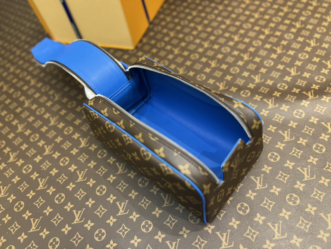 L0*is V*t0n M46763 Dopp Kit Toilet Pouch 28 x 15 x 16.5 cm